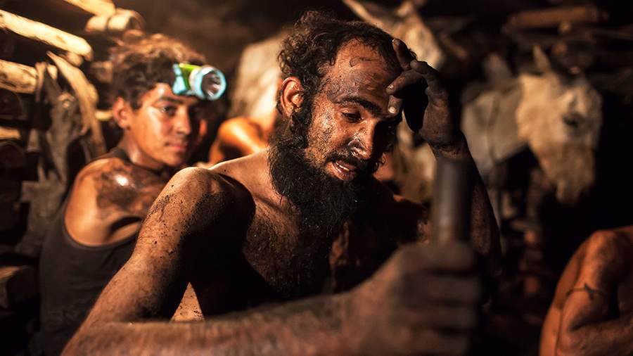 Грязные игры: как развлекаются пакистанские шахтеры