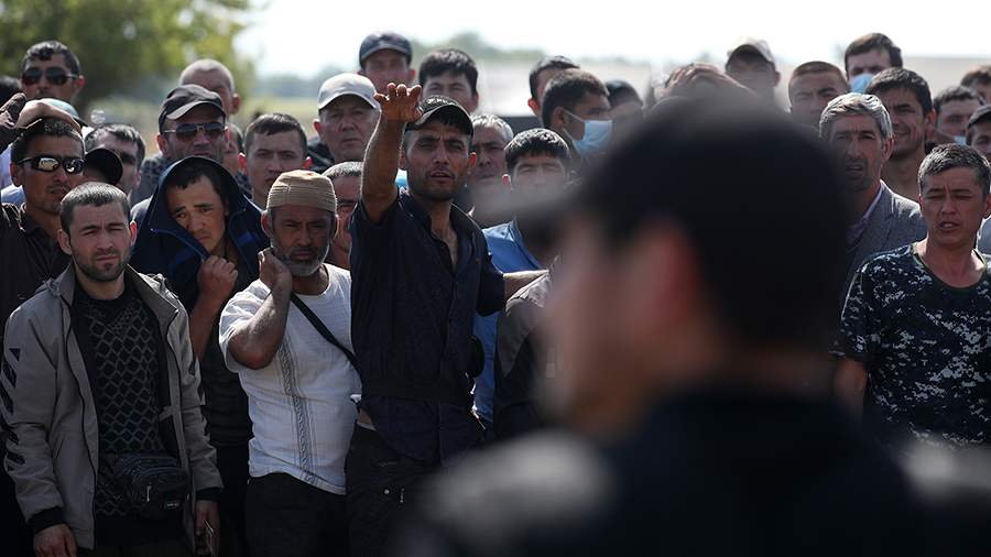 Тормозной вагон: как сотни узбекских мигрантов выбираются из Кинеля