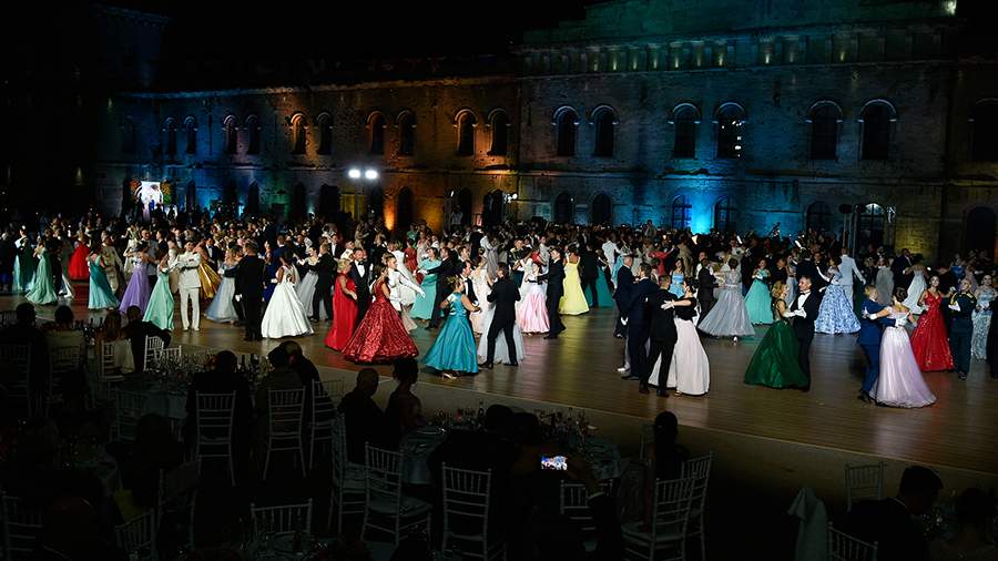 В вихре вальса: грандиозный офицерский бал в Севастополе