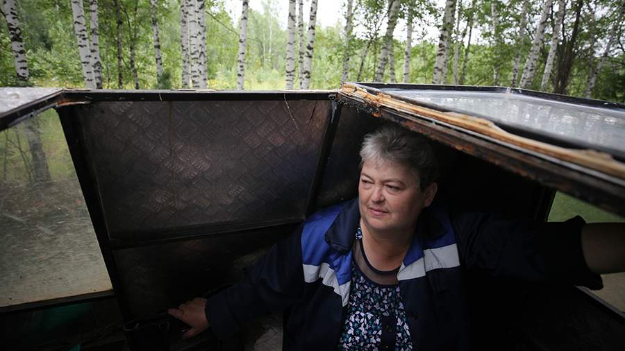 Тапки грязи не боятся: как почтальон развозит пенсии на монстр-траке