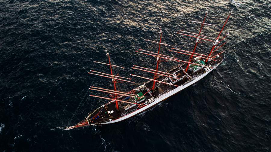 Ледяной туш: как «Седов» шел по Северному морскому пути