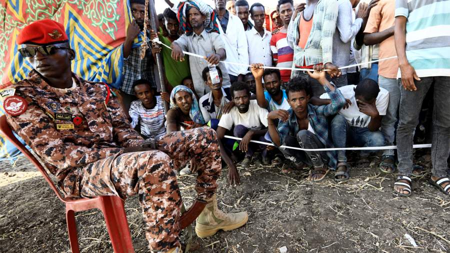 Власть безумия: тиграи бегут от войны в Судан