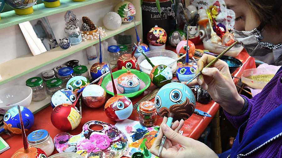 Символ года: почему в Красноярске расхватывают елочные шары