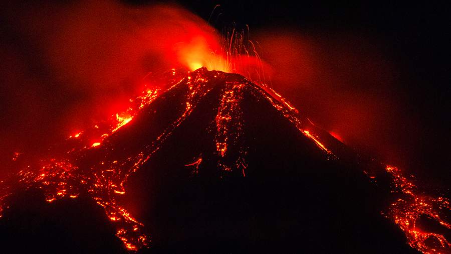 С огоньком: самые заметные извержения вулканов за последний год