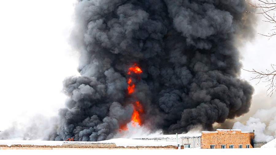 В схватке с огнем: крупный пожар в Красноярске