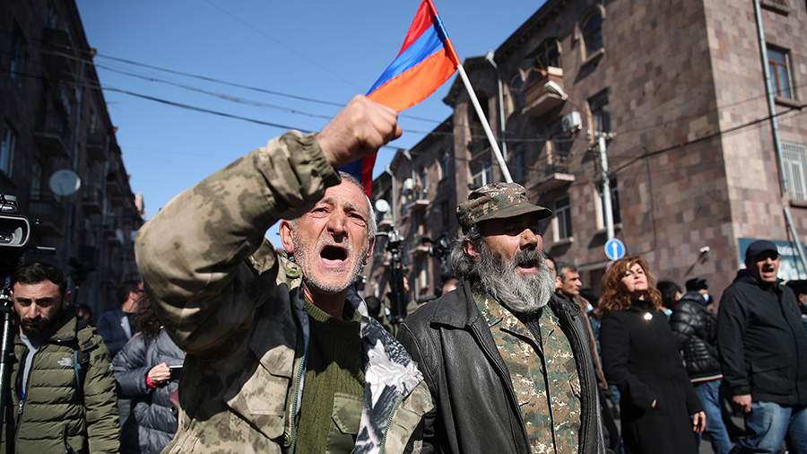 Протестующий Ереван: что происходит в столице Армении