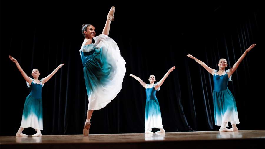 Победный танец: как завязать пуанты без рук