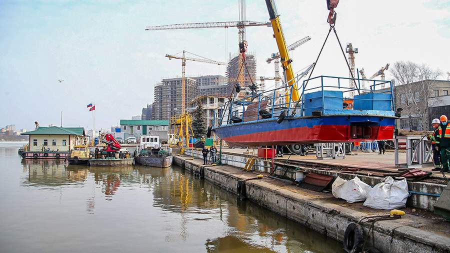 Влажная уборка: как на Москве-реке открывают навигацию