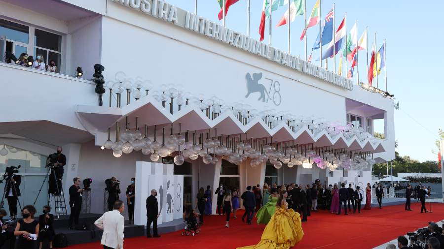 Благородное собрание: открылся кинофестиваль в Венеции