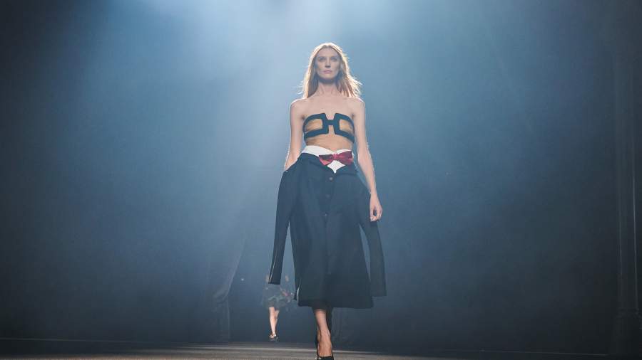 Раздевай и властвуй: что показали на Неделе моды в Париже