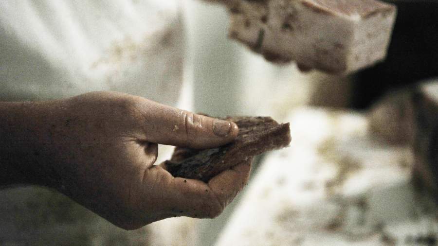 Мраморное сало: как итальянцы готовят лардо