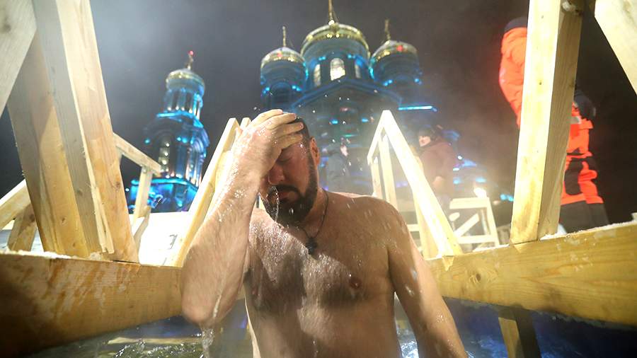 Вода очищающая: как в России отметили Крещение Господне