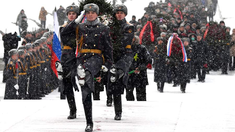 Смена окружения: Санкт-Петербург почтил память жертв блокады