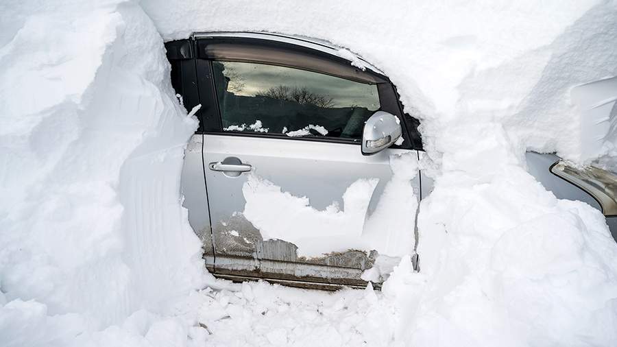 Парализующий заряд: Сахалин завалило снегом