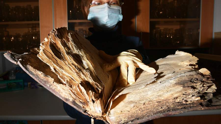 Бумажные работы: как реставрируют книжные памятники