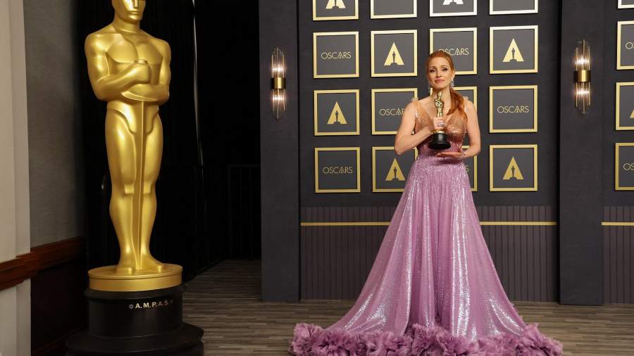 Лучшие кадры: как прошла 94-я церемония вручения «Оскара»