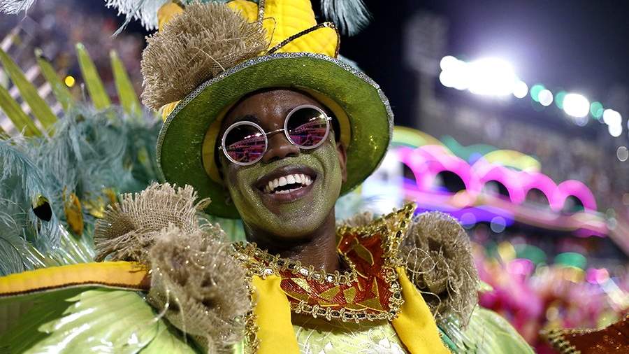 Прием самбы: в Рио вернулся карнавал