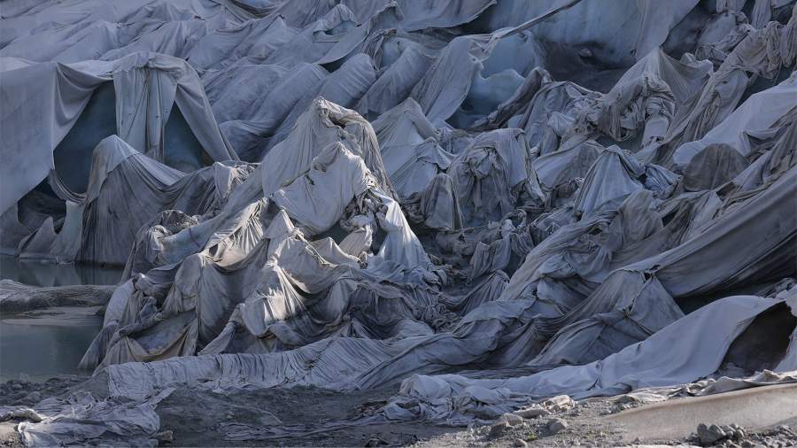 Между ними тает лед: в Швейцарии пытаются спасти знаменитые глетчеры