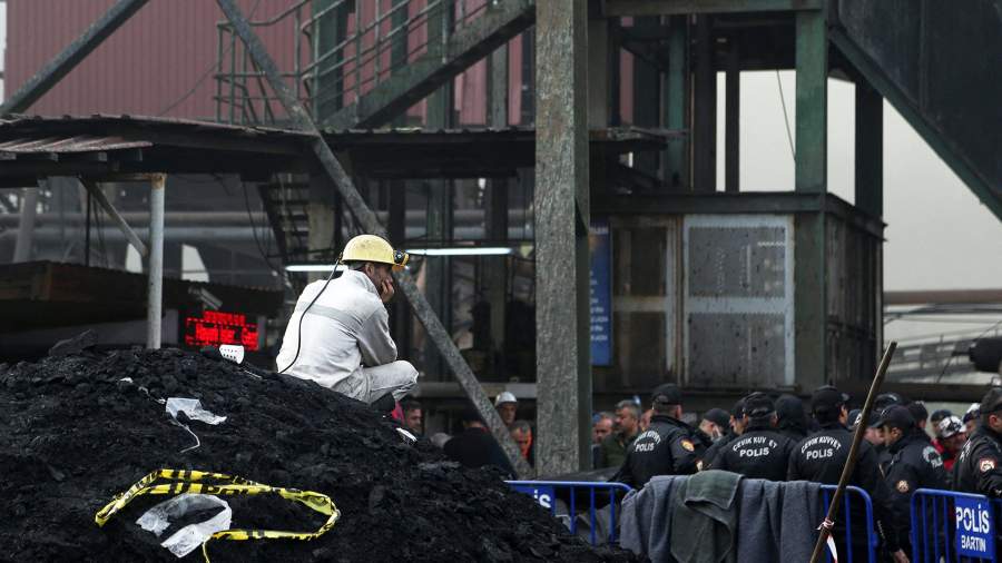 Дорога под землю: взрыв произошел на угольной шахте в Турции