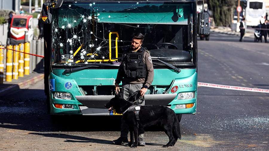 События недели в фотографиях: взрывы в Иерусалиме, скандалы на ЧМ и Рождество в Виндзоре