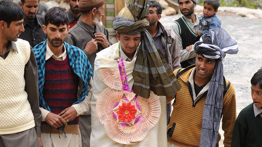 Высокие отношения: как играют цыганскую свадьбу в Гималаях