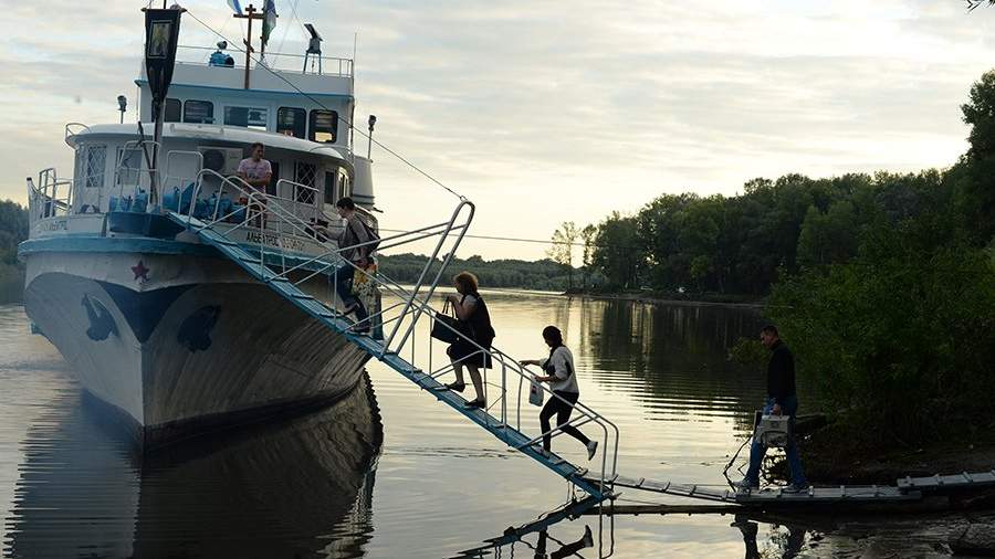 Спасение душ: как корабль-церковь встречают в сибирской глуши