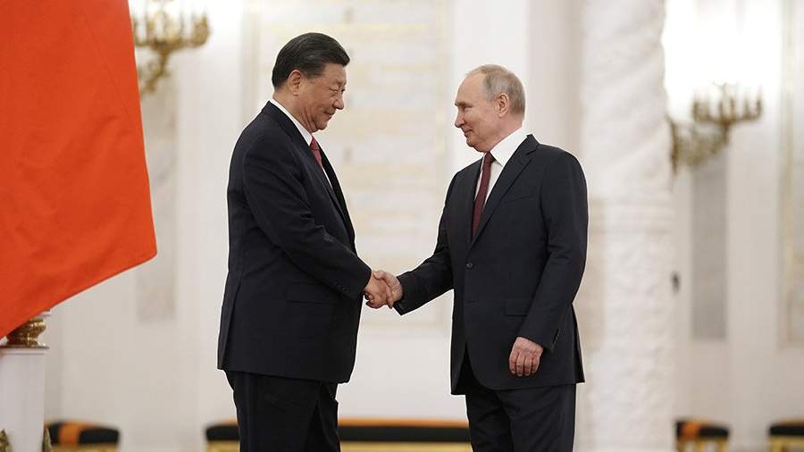 События недели в фотографиях: Си в Москве, Конюхов в небе, Ким на учениях