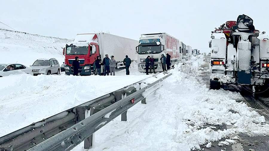 Донской характер: непогода заблокировала трассу М-4