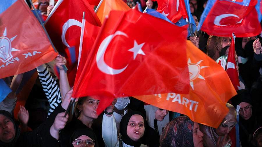 События недели в фотографиях: парад на Красной площади и выборы в Турции