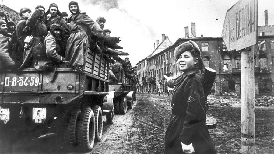 В объективе — война: какой Великую Отечественную запечатлели фотокорреспонденты «Известий»