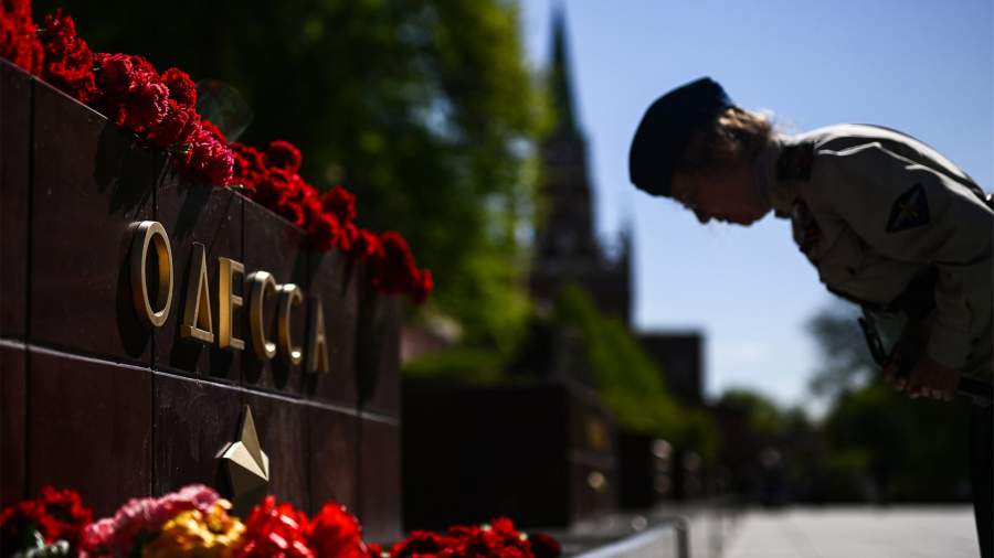 События недели в фотографиях: атака на Кремль, коронация Карла и майский снегопад