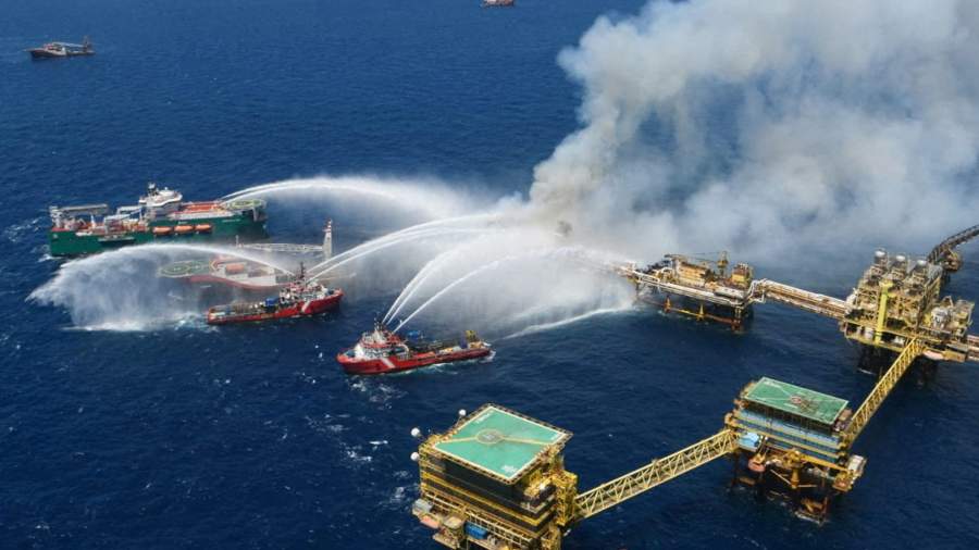 Фото дня: Пожар на нефтяной платформе в Мексиканском заливе