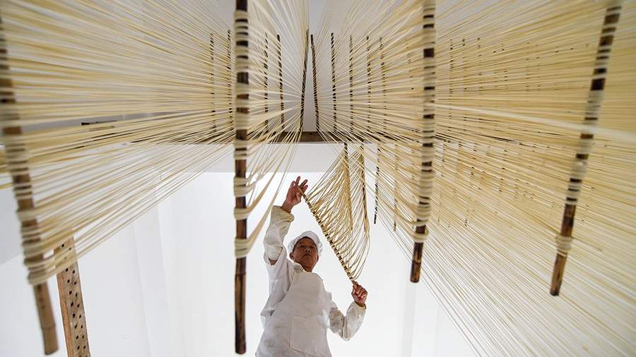 Дела семейные: как готовят китайскую лапшу