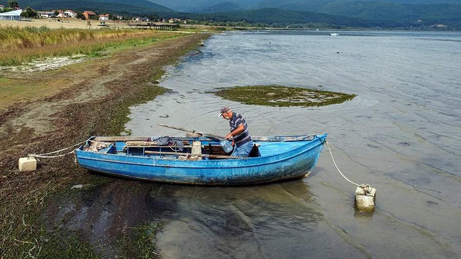 В сухом остатке: старейшее озеро Европы стремительно мелеет