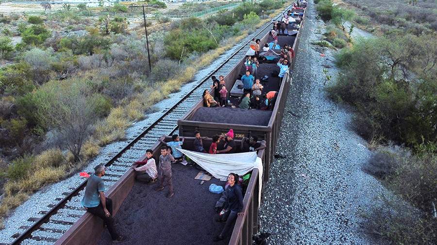 Перейти границу: в США растет число мигрантов