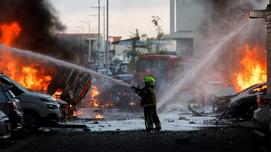 События недели в фотографиях: обострение в Израиле, землетрясение в Афганистане, наводнение на Сахалине