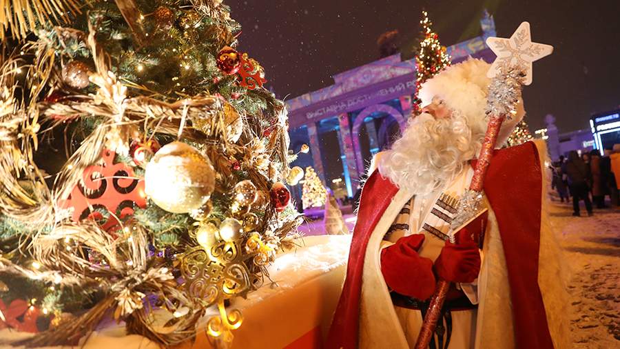 События недели в фотографиях: снег в Москве, пожар в Ростове-на-Дону, вулканы по всему миру