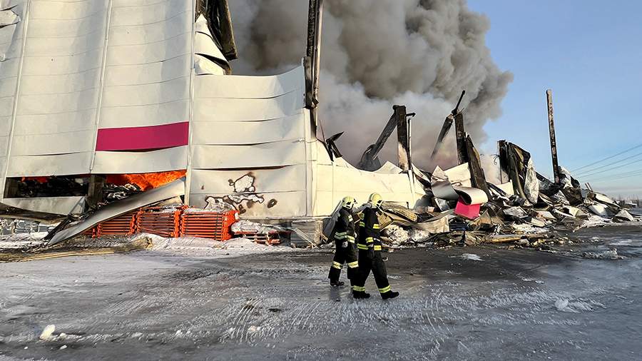 События недели в фотографиях: пожар в Шушарах, обстрел Йемена, протесты фермеров в Германии
