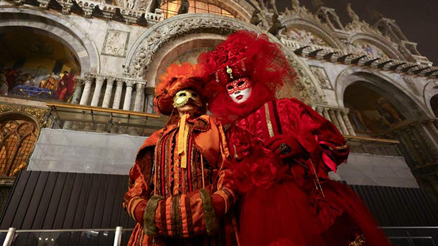 Восточная роскошь: в Венеции начался карнавал