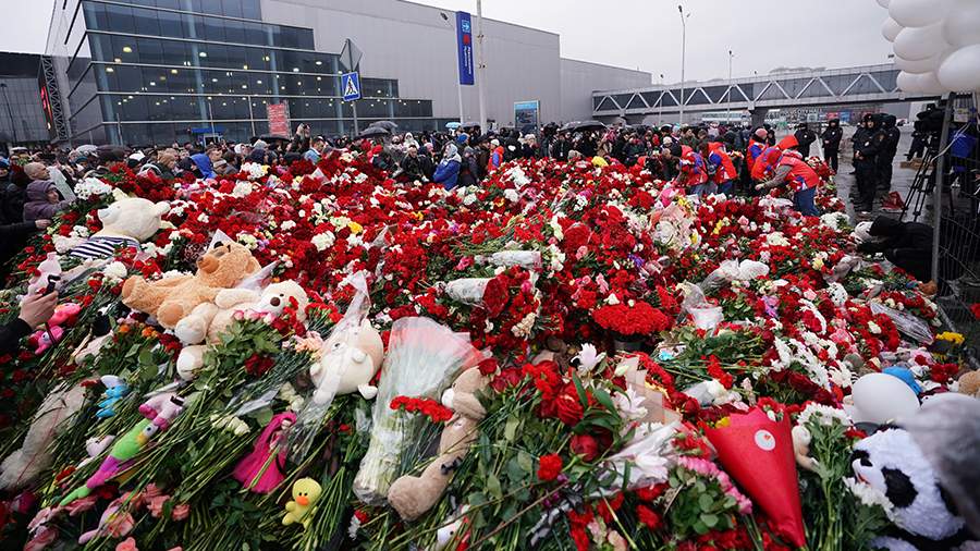 События недели в фотографиях: теракт в «Крокус Сити Холле», эвакуация детей из Белгорода, запуск «Союза МС-25»