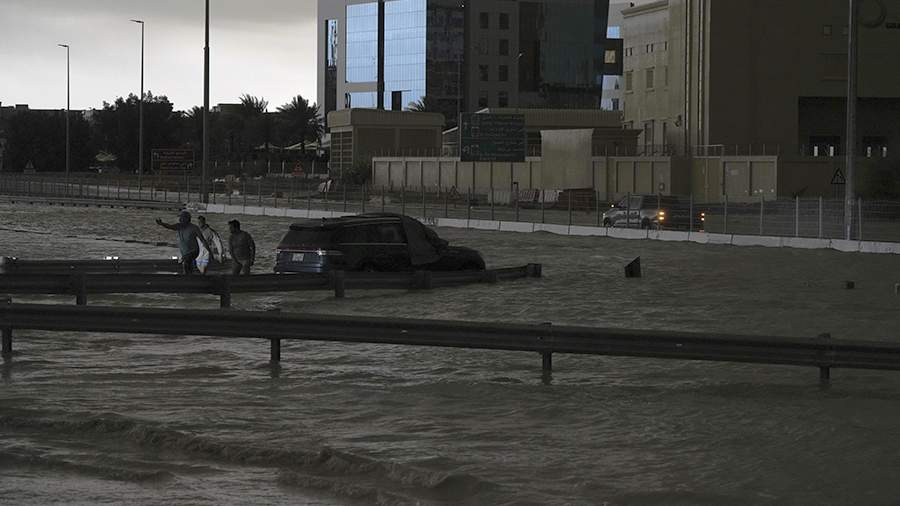 Буря в пустыне: Дубай затопило проливным дождем