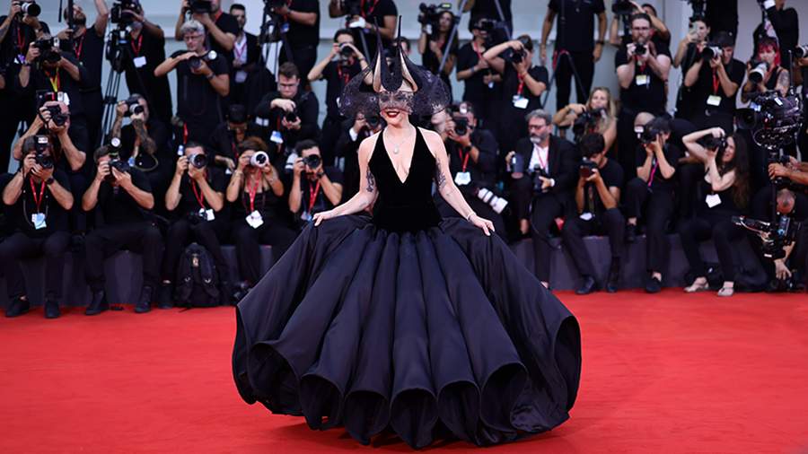 Монстры Мостры: наряды звезд на 81-м Венецианском кинофестивале