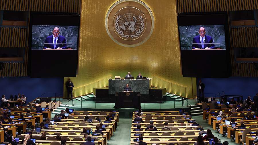 События недели в фотографиях: выступление Лаврова в ООН, смерть лидера «Хезболлы», взрыв АЗС в Дагестане