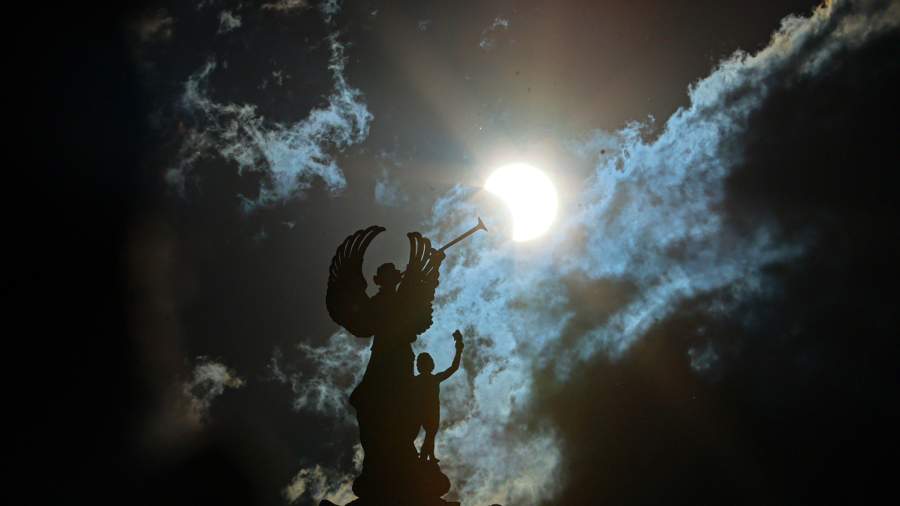 Огненное кольцо: как прошло главное солнечное затмение осени