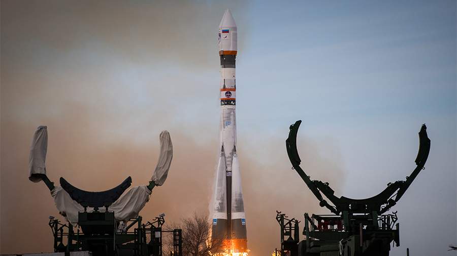 События недели в фотографиях: пуск ракеты-носителя «Союз-2.1б», авиакатастрофа в Южной Корее и подготовка к Новому году