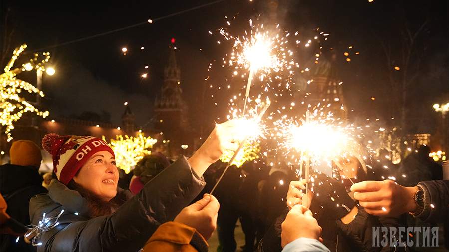 События недели в фотографиях: празднование Нового года, снежные бури и трагедия в Новом Орлеане