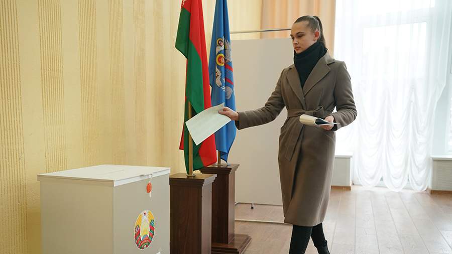 События недели в фотографиях: выборы в Белоруссии, переговоры Путина и Си, протесты в Словакии