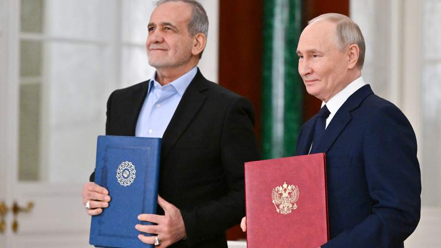 События недели в фотографиях: договор России и Ирана, праздник Крещения Господня, инаугурация Трампа