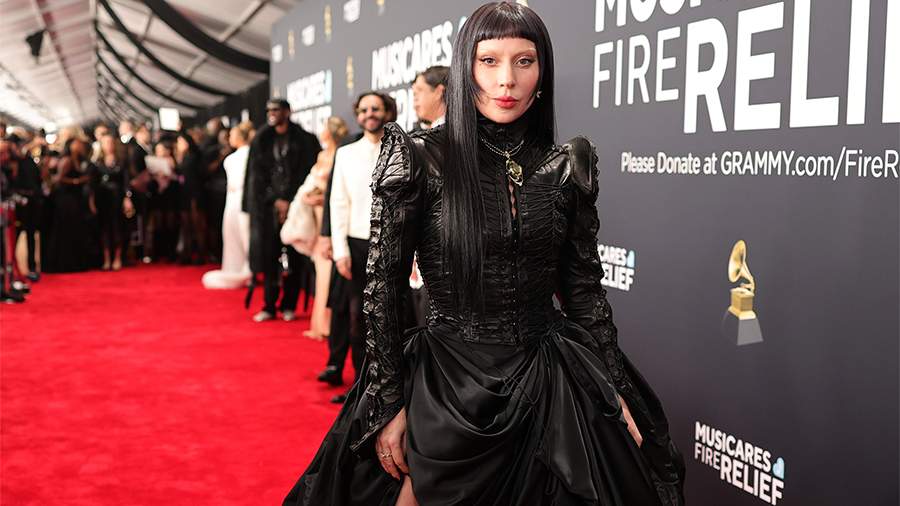 Голые и смешные: самые яркие образы «Грэмми» 2025