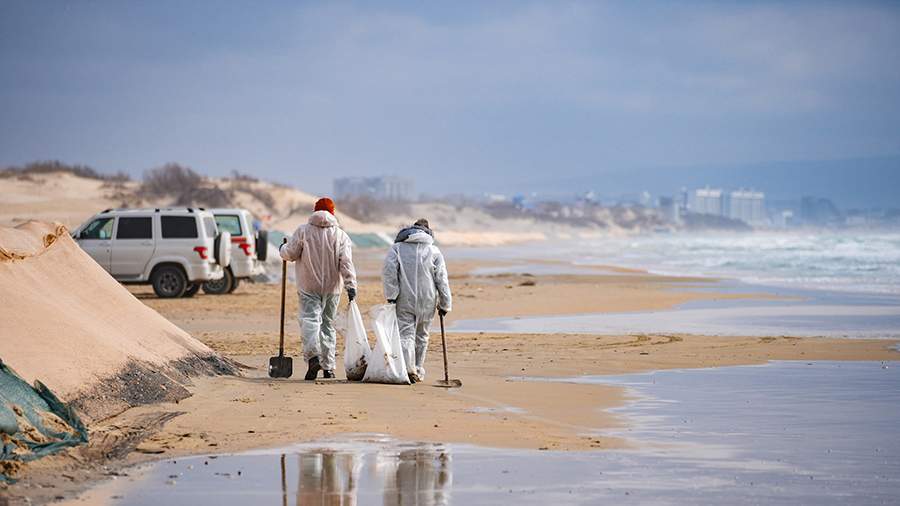 Мутные воды: как спасают Анапу от разлива мазута